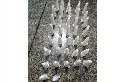 Adolescente é flagrado pela PM vendendo drogas
