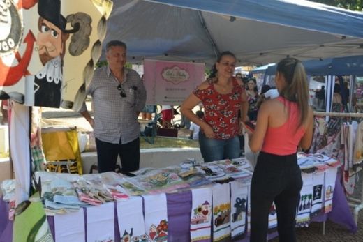 Praça Central sedia Feira de Artesanato