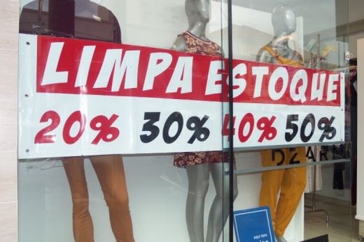 Comércio aposta nas liquidações de janeiro