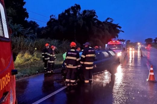 Acidente deixa um morto e três feridos na SP-255 (Araraquara)
