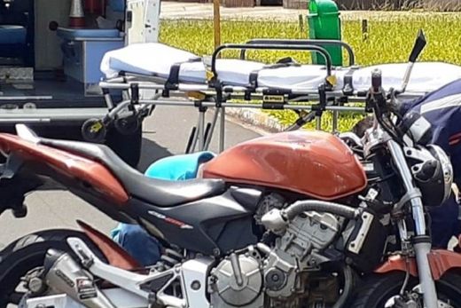 Motociclista fica ferido após colisão