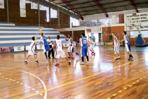 Escolinhas esportivas retornam neste dia 3