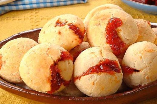 Receita Predilecta: Pão de queijo recheado com goiabada