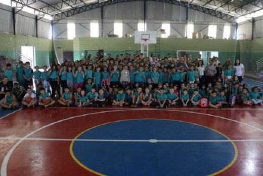 Revitalizada a quadra esportiva da Emef Antônio Carlos Manzini