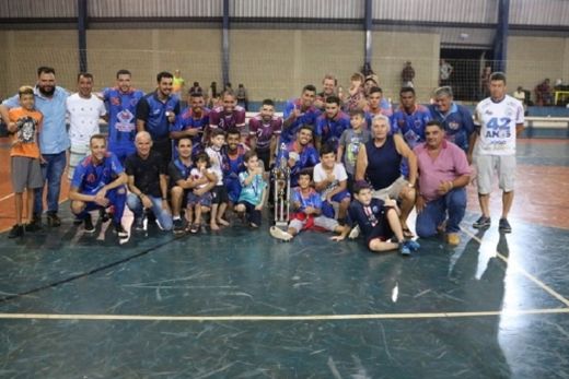 Compre Fácil Dobrada é campeão de futsal no Turvo