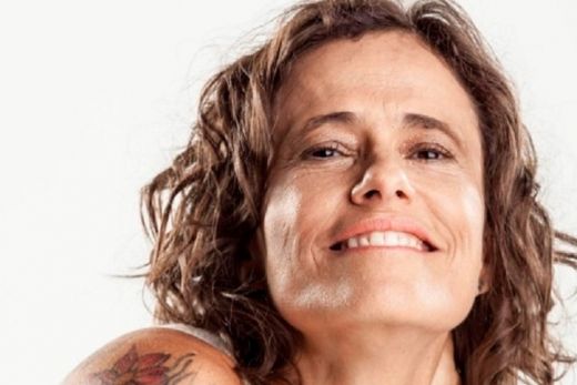 Zélia Duncan faz show em homenagem às mulheres