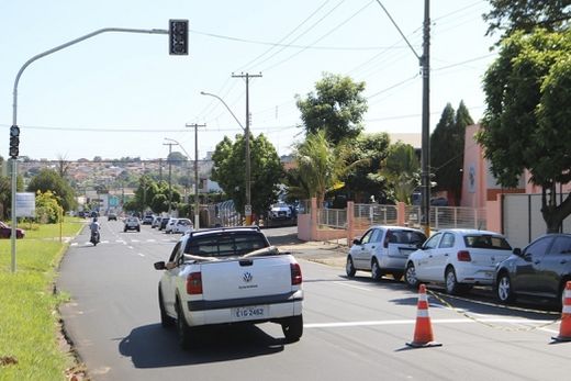 Departamento de Trânsito instala semáforos emergenciais