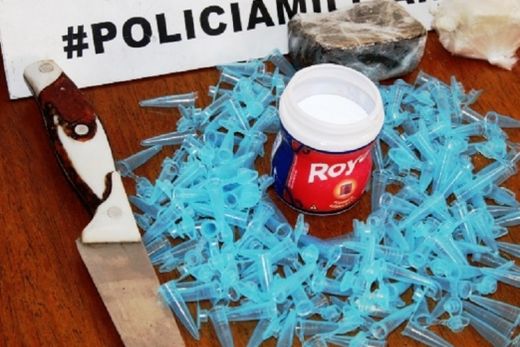 Polícia realiza apreensão de drogas e prisão de traficante
