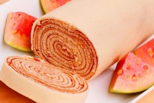 Bolo de Rolo com Recheio de Goiabada