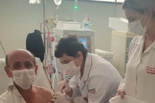 Equipe da Etec-Matão auxilia na vacinação contra a gripe