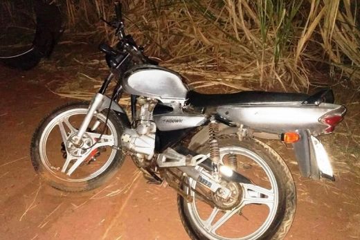 Colisão entre carro e moto deixa motociclista gravemente ferido