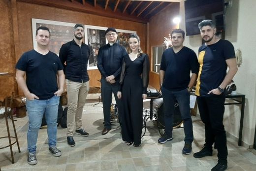 Live da dupla Belamur arrecada dez toneladas de alimentos