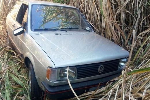 Carro é encontrado em canavial na Rodovia Carlos Fernando Malzoni