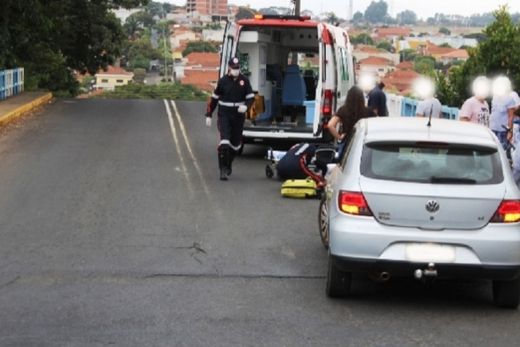 Ciclista sofre mal súbito e cai no pontilhão da Avenida Toledo Malta