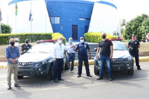 Executivo entrega duas viaturas a Guarda Civil Municipal