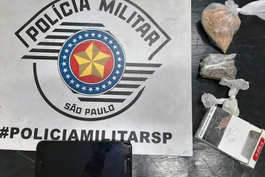 Passageiro de moto é preso por tráfico de drogas