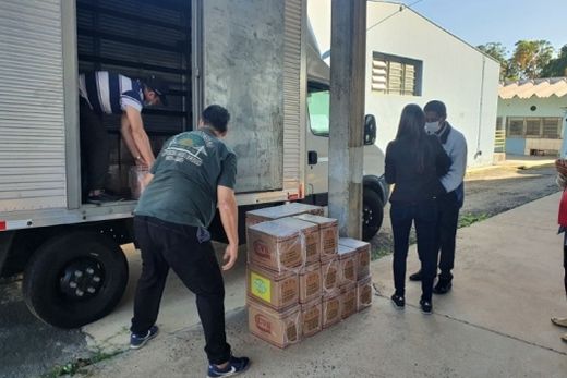 Mesa Brasil entrega cestas básicas em Matão