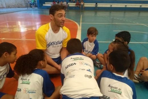 Giba bate papo com os alunos do Projeto