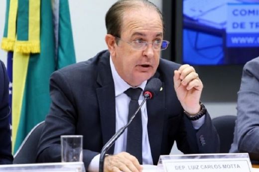 Motta luta por curso de Veterinária em Matão