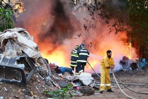 Bombeiros evitam explosões durante incêndio em Matão