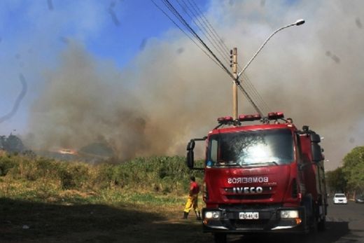 Bombeiros controlam mais um incêndio em Matão