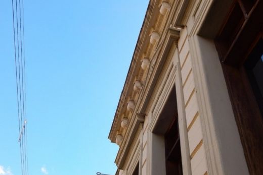 Uma cidade sem palco