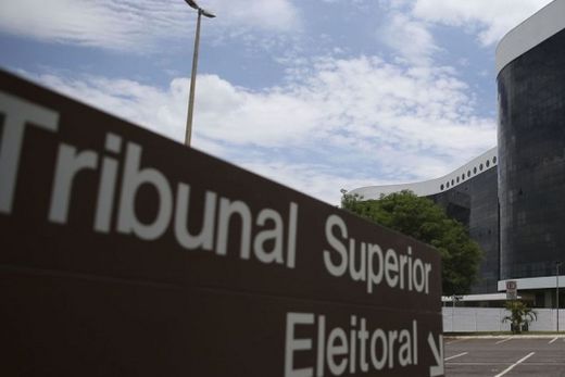 Lentidão no sistema do TSE faz Brasil amanhecer com indefinição nas eleições
