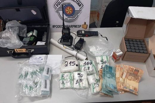 Polícia Militar apreende drogas e uma estação de rádio em Matão