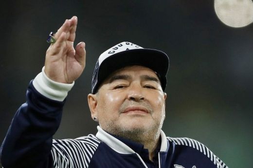 Diego Maradona morre após parada cardiorrespiratória