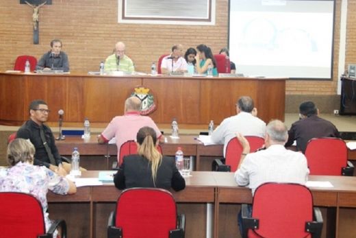 Câmara fixa subsídio a prefeito, vice, secretários e vereadores