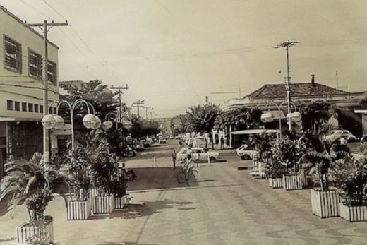 O Calçadão e o antigo Banespa