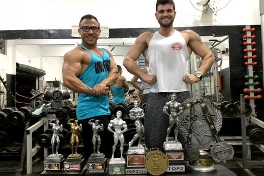Jones Santos e Gustavo Schmidt sobem ao pódio no Mister Santos