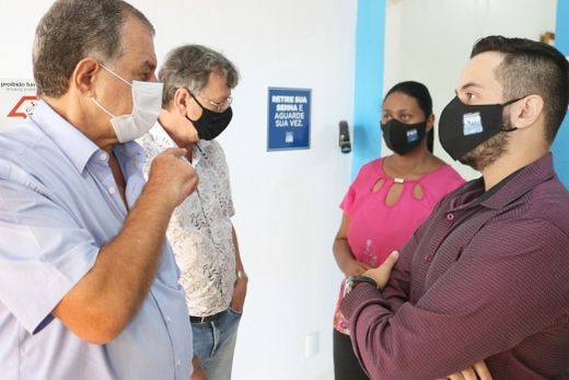 Adauto visita Secretarias e Departamentos da Prefeitura