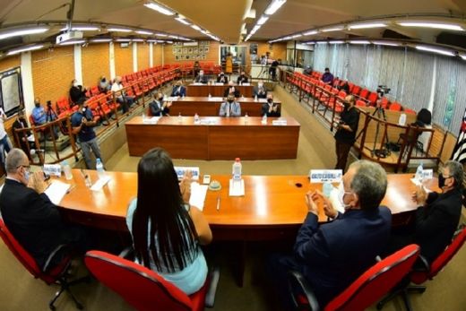 Prefeito, vice e vereadores tomaram posse na Câmara
