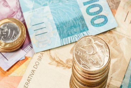 Salário mínimo de R$ 954 entrou em vigor nesta segunda-feira (1º)
