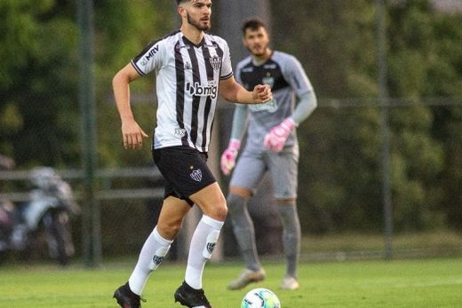 Isaque integra elenco profissional do Galo