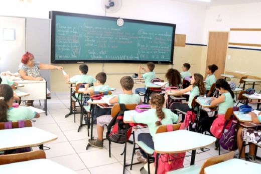 Escolas particulares se preparam para retorno às aulas presencias