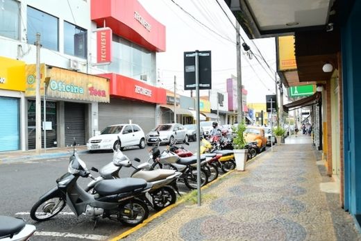 Lojas fechadas na Fase Vermelha. Classificação desalentou a muitos comerciantes, que se revoltaram com a decisão do Governo Estadual.