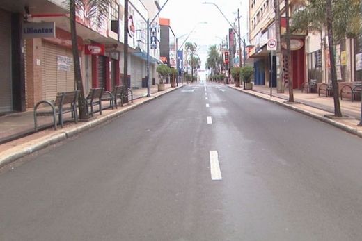 Rua do Centro de Araraquara ficou vazia neste domingo em Araraquara