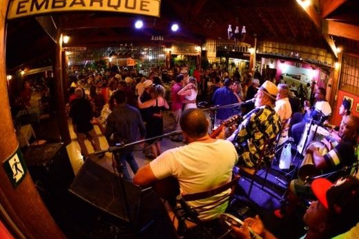 Música e alegria. "Entendo o lazer como uma necessidade básica do ser humano, o encontro das pessoas, a boa música, com conforto e segurança", considera Joemir.