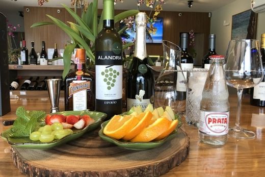 Bartender ensina drinks para fazer em casa