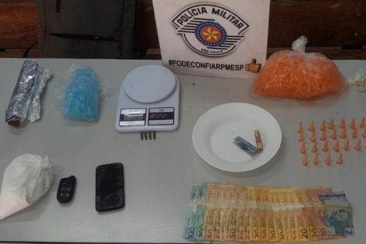 Polícia localiza assaltantes com drogas e munição