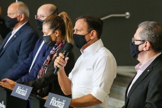 Governo de SP vai destinar 350 mil doses da vacina da Covid-19 para profissionais da Educação a partir de 47 anos