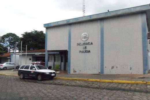 Polícia monitora supostas vendas de convites para bailes