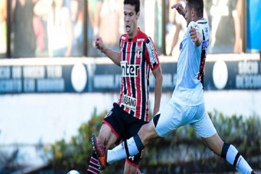 Hernanes é liberado de treino e SP vê permanência como improvável