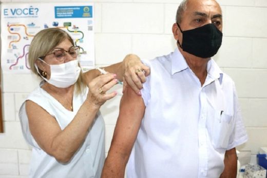 Matão recebe doses das vacinas AstraZeneca e CoronaVac