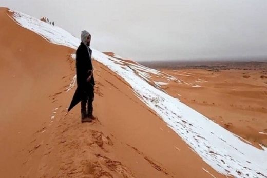 Imagens mostram deserto do Saara coberto por neve, na Argélia