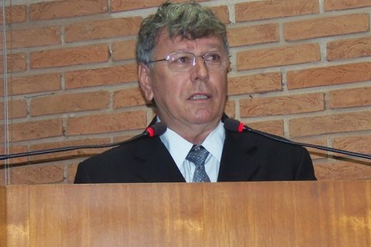 Aparecido Ferrari assume o cargo de prefeito
