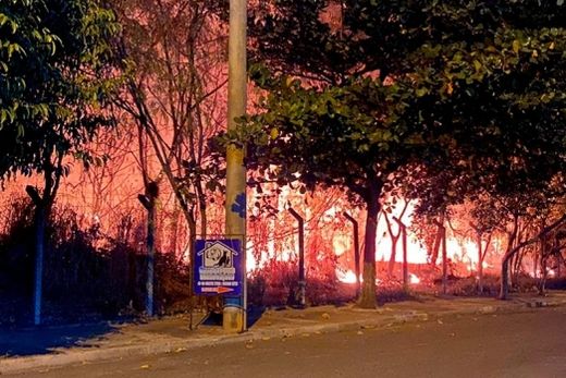 Incêndio em mata deixa moradores com problemas respiratórios