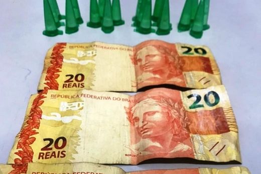 Polícia prende traficante com 20 cápsulas de cocaína